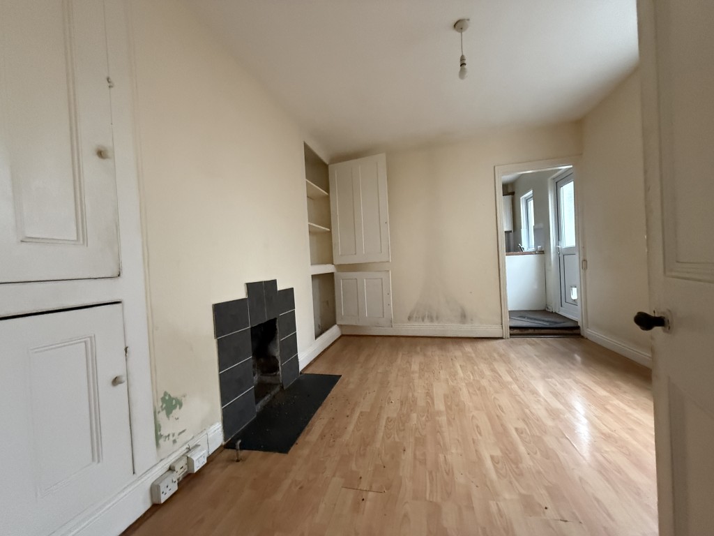 Lot: 79 - SUBSTANTIAL VICTORIAN HOME REQUIRING REFURBISHMENT - Third reception room